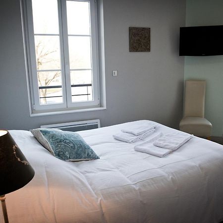 Logis Hotel Restaurant Le Relais Fleuri Vervins Kültér fotó