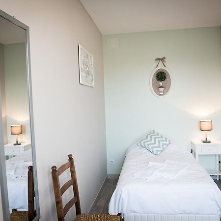 Logis Hotel Restaurant Le Relais Fleuri Vervins Kültér fotó