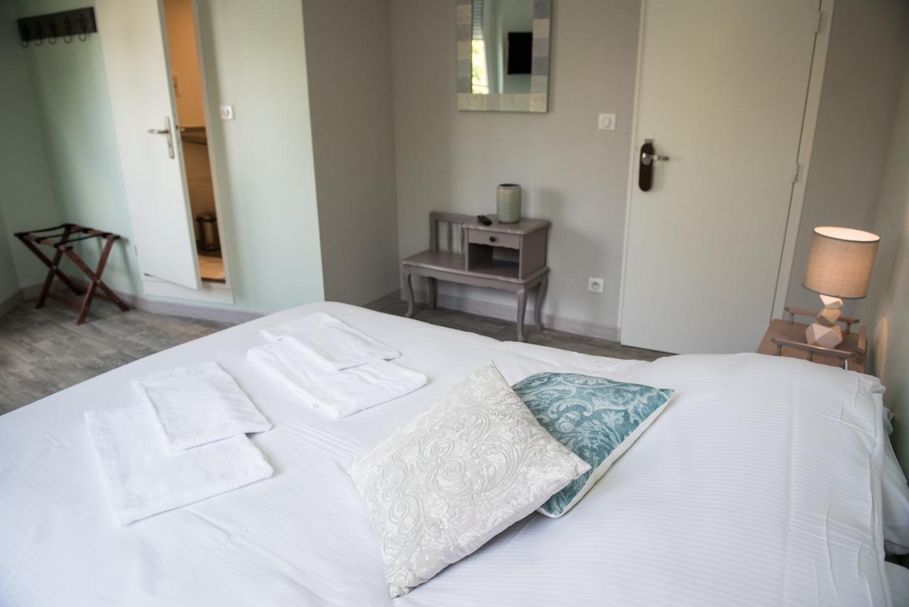 Logis Hotel Restaurant Le Relais Fleuri Vervins Kültér fotó