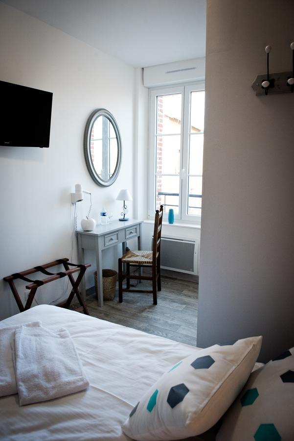 Logis Hotel Restaurant Le Relais Fleuri Vervins Kültér fotó