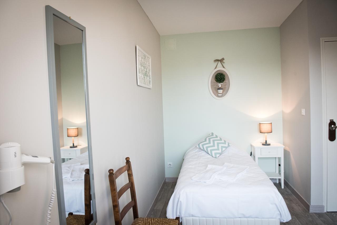 Logis Hotel Restaurant Le Relais Fleuri Vervins Kültér fotó