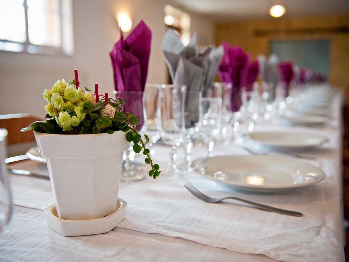 Logis Hotel Restaurant Le Relais Fleuri Vervins Kültér fotó