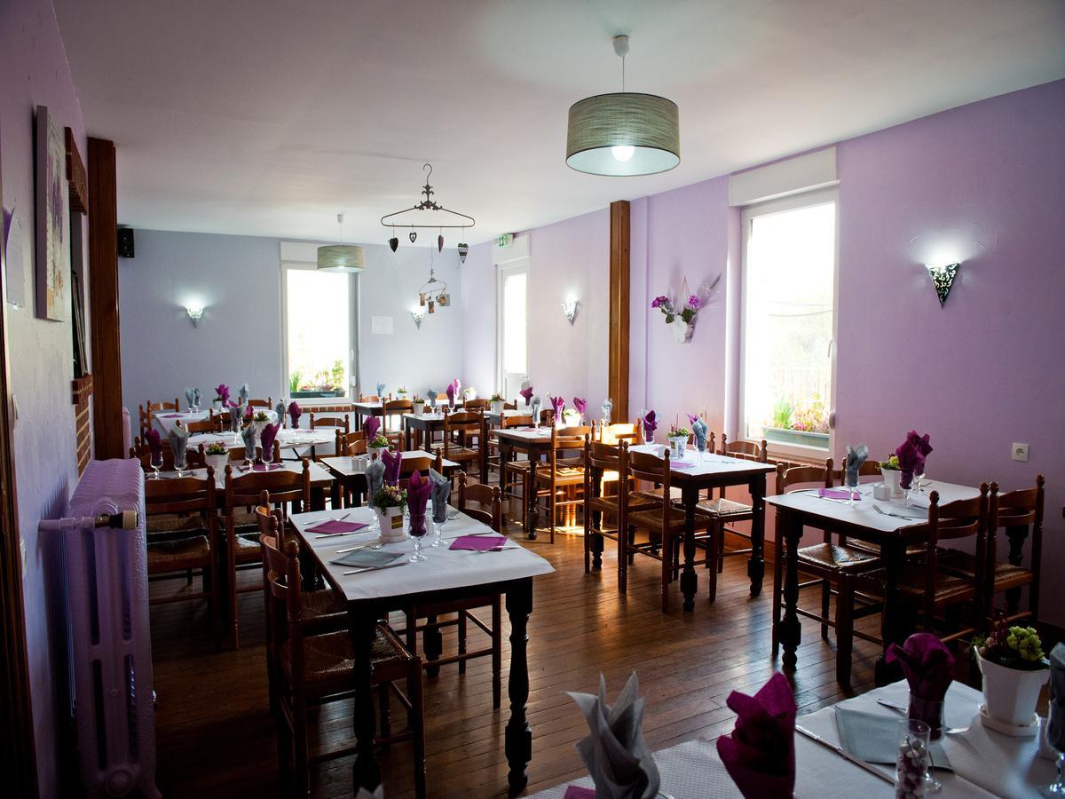 Logis Hotel Restaurant Le Relais Fleuri Vervins Kültér fotó